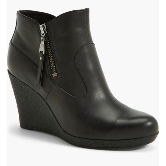 UGG Shoes - UGG Australia Meredith Black Leather Wedge Ankle Boots Women’s Size 6